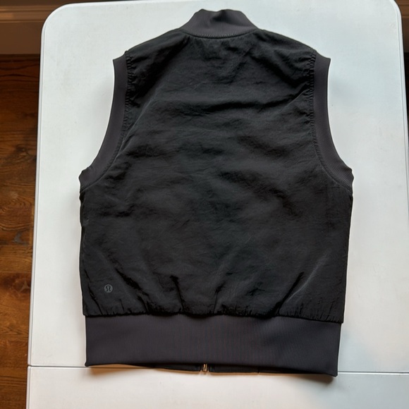 Lululemon, nonstop bomber vest - Picture 2 of 5